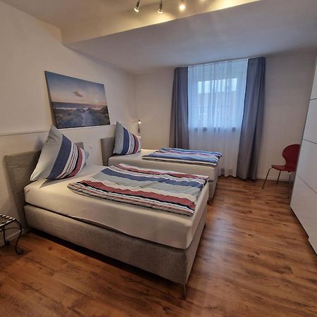Fewofaubelcentro 42 & 54 & 62 M2 Oberhausen  Bilik gambar
