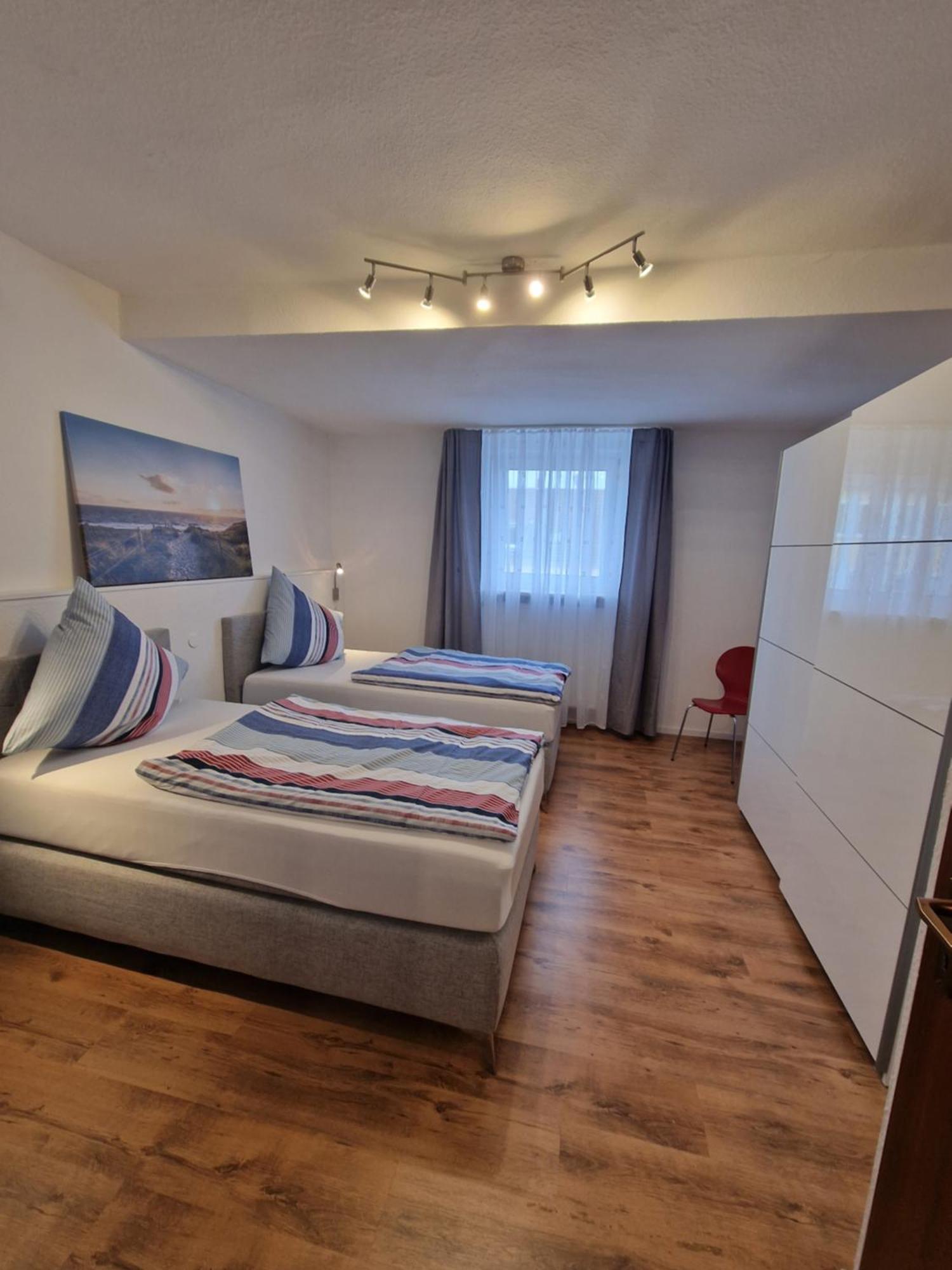 Fewofaubelcentro 42 & 54 & 62 M2 Oberhausen  Bilik gambar