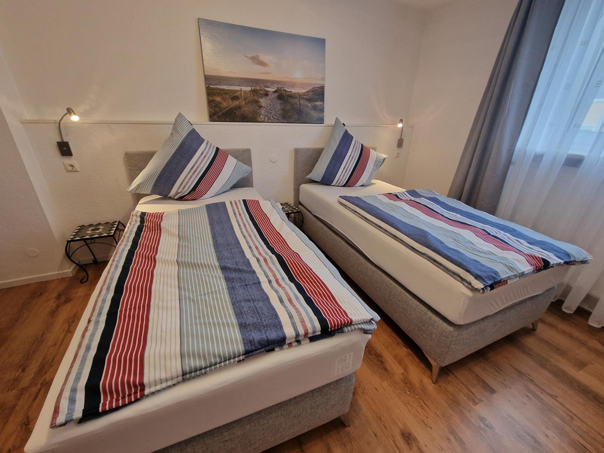 Fewofaubelcentro 42 & 54 & 62 M2 Oberhausen  Bilik gambar