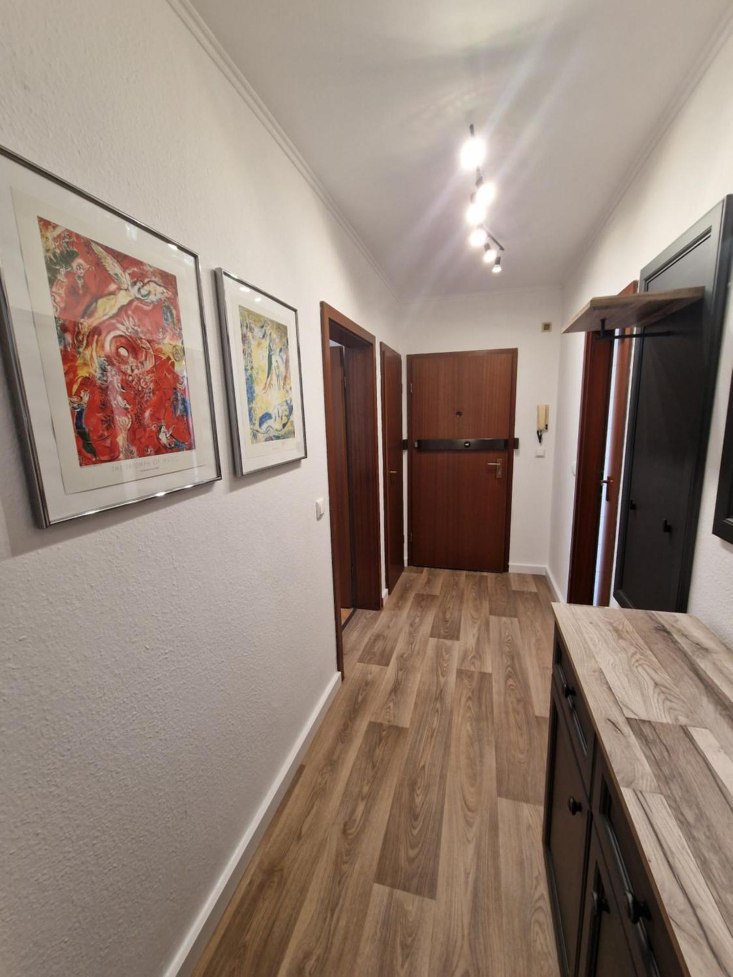Fewofaubelcentro 42 & 54 & 62 M2 Oberhausen  Bilik gambar